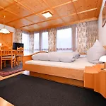 Gaestehaus Rundblick アパート シュルンス